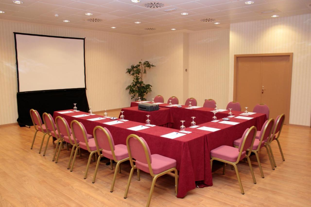 Hotel Madrid Leganes Affiliated By Melia מראה חיצוני תמונה